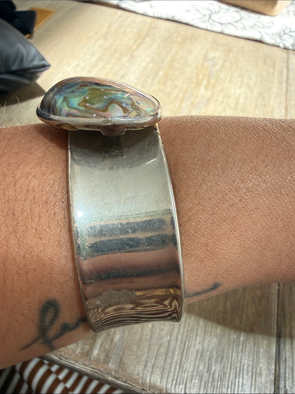Abalone Shell Cuff Bracelet - Iridescent Colors - Picture 9 of 11